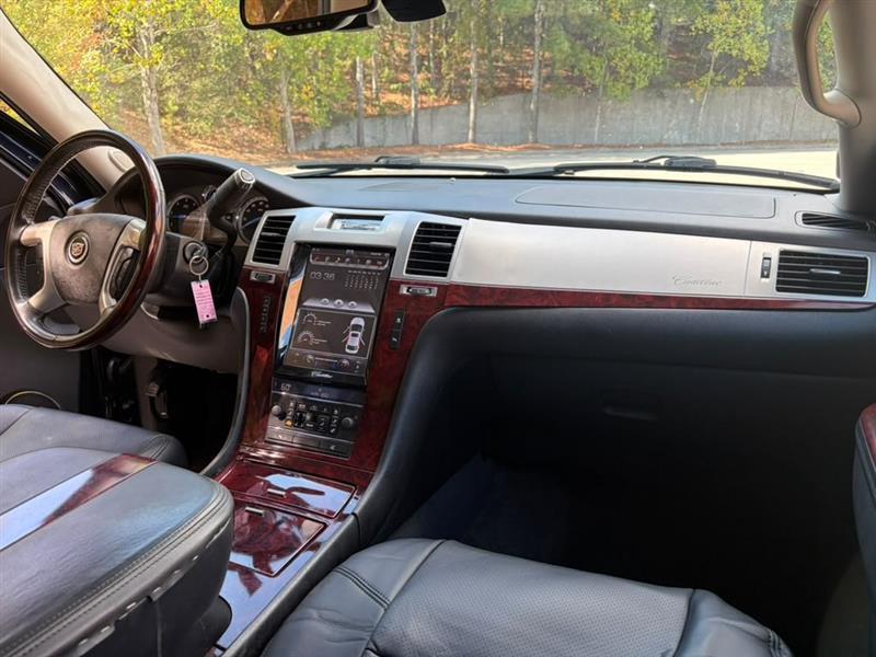 Cadillac Escalade  2011