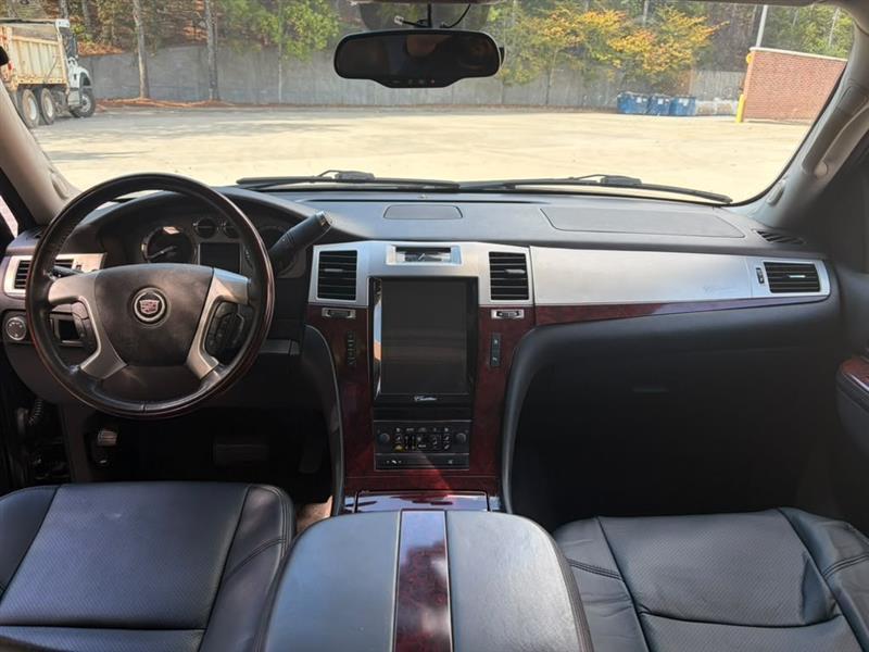 Cadillac Escalade  2011