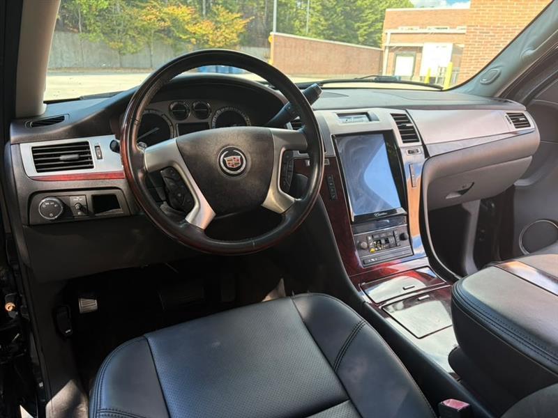 Cadillac Escalade  2011