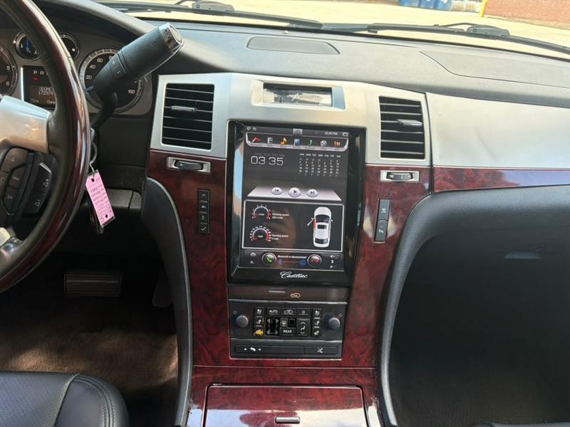 Cadillac Escalade  2011