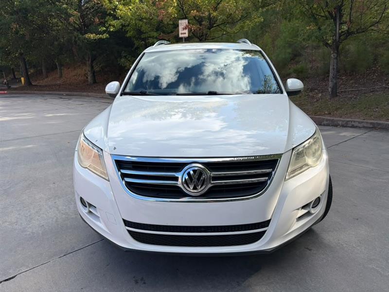 Volkswagen Tiguan  2011