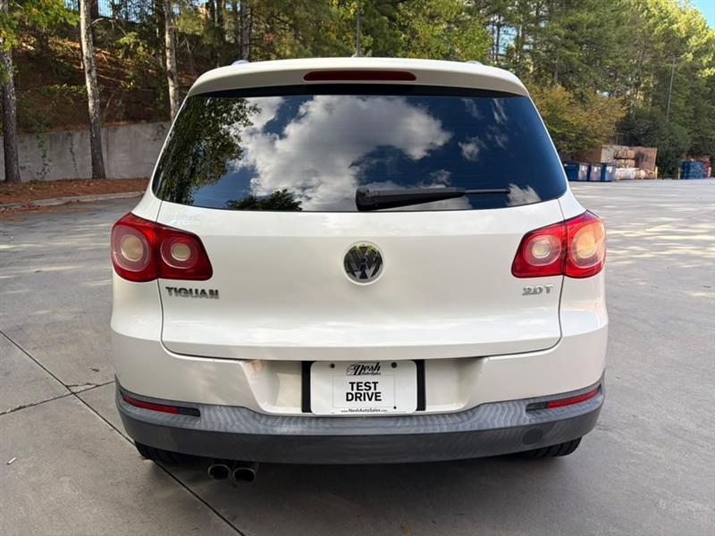 Volkswagen Tiguan  2011