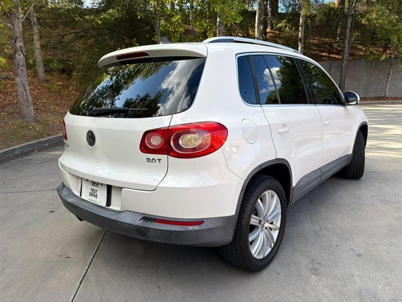 Volkswagen Tiguan  2011