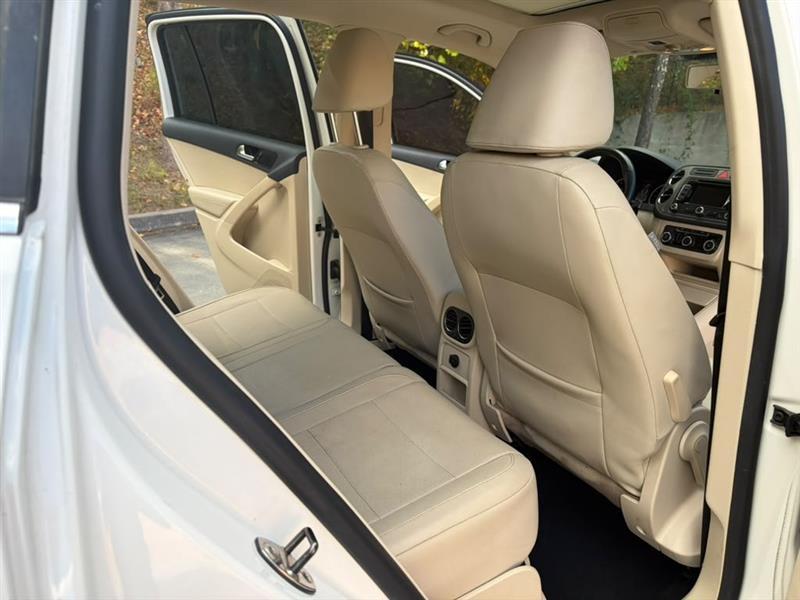 Volkswagen Tiguan  2011