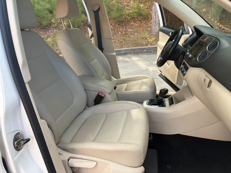 Volkswagen Tiguan  2011