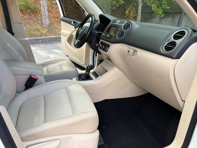 Volkswagen Tiguan  2011