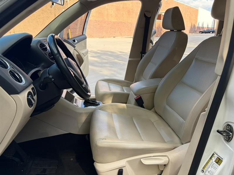 Volkswagen Tiguan  2011