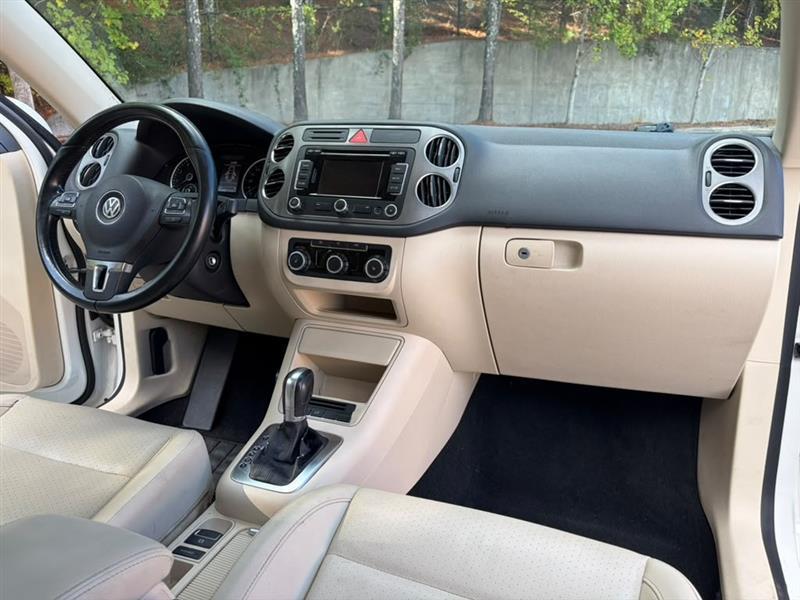 Volkswagen Tiguan  2011