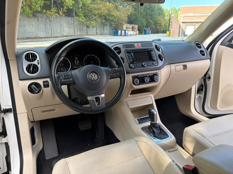 Volkswagen Tiguan  2011