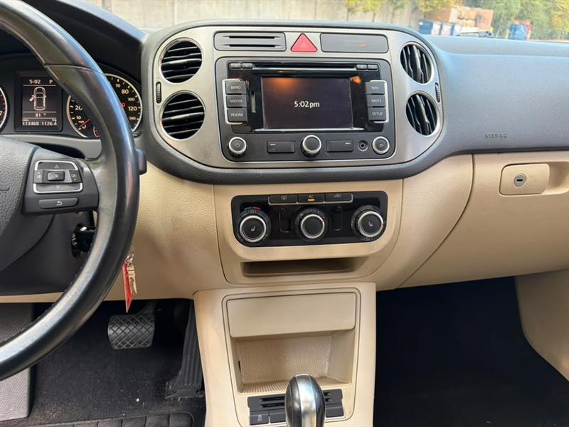 Volkswagen Tiguan  2011