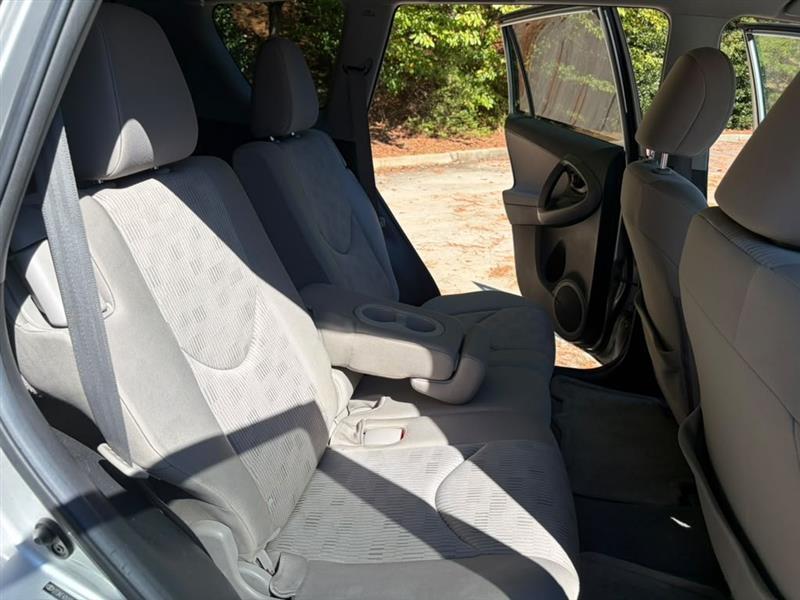 Toyota RAV4  2011