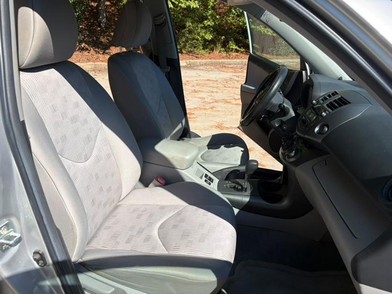 Toyota RAV4  2011