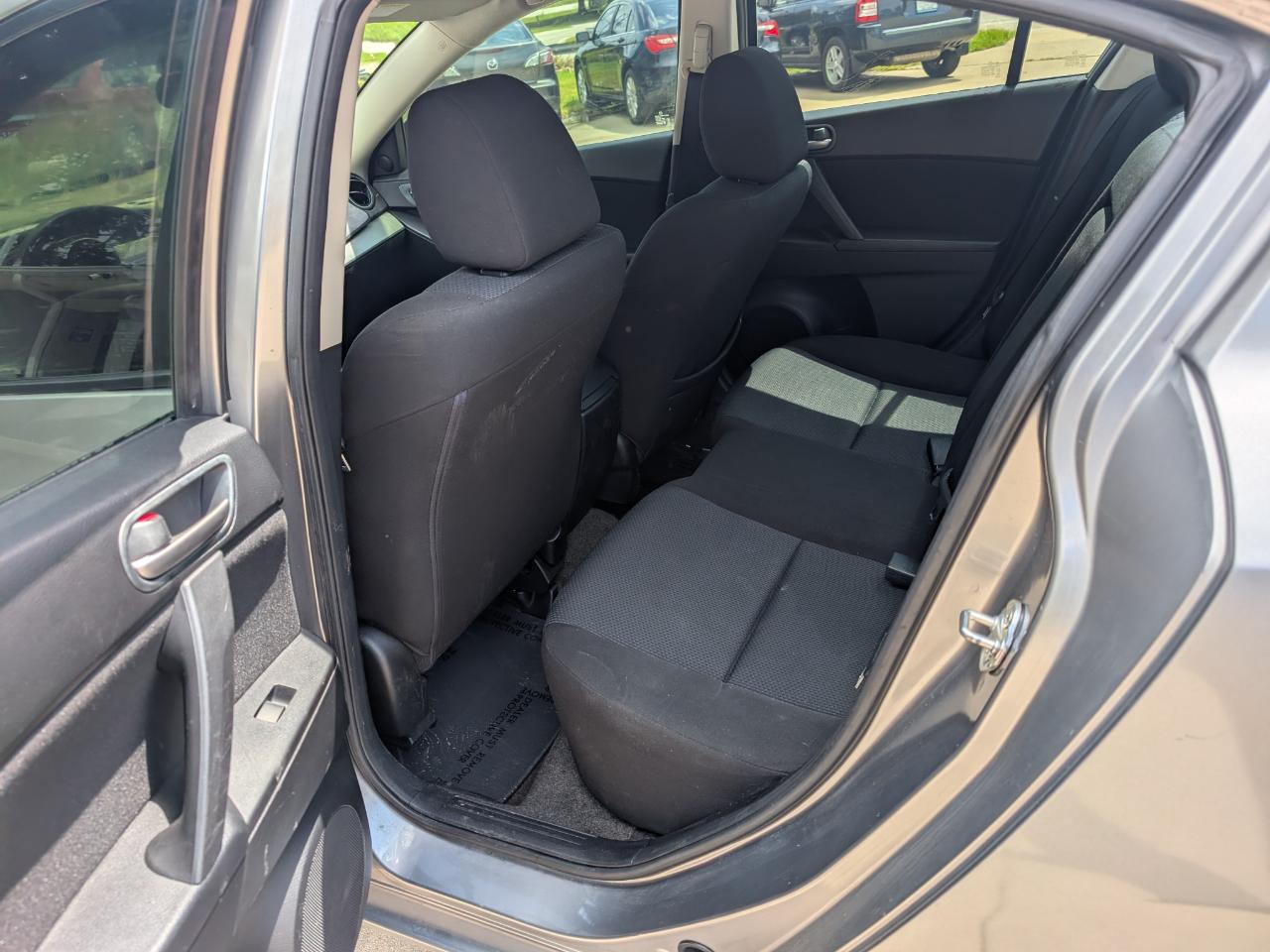 Mazda MAZDA3 i Touring 4-door 2010