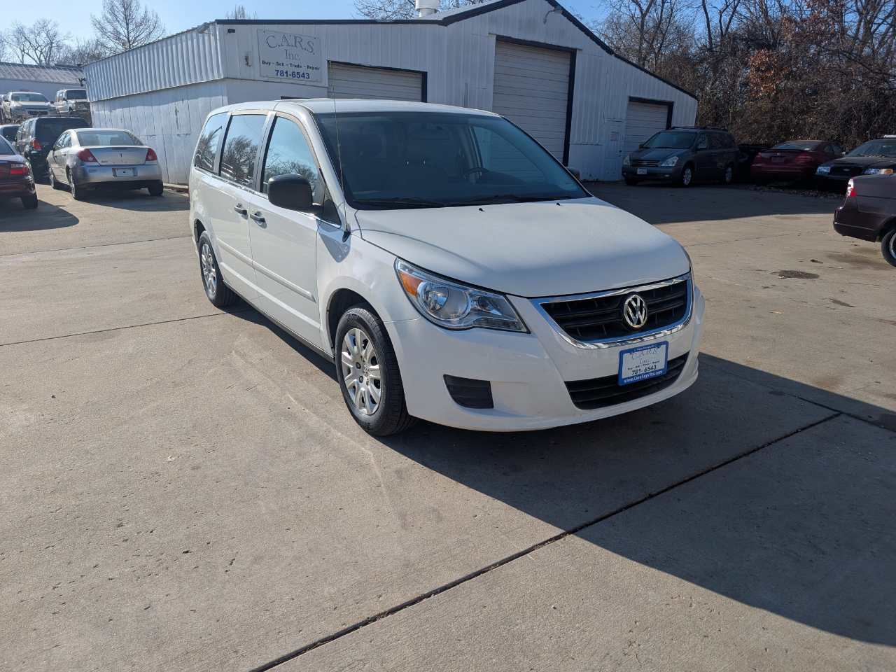 Volkswagen Routan S 2011