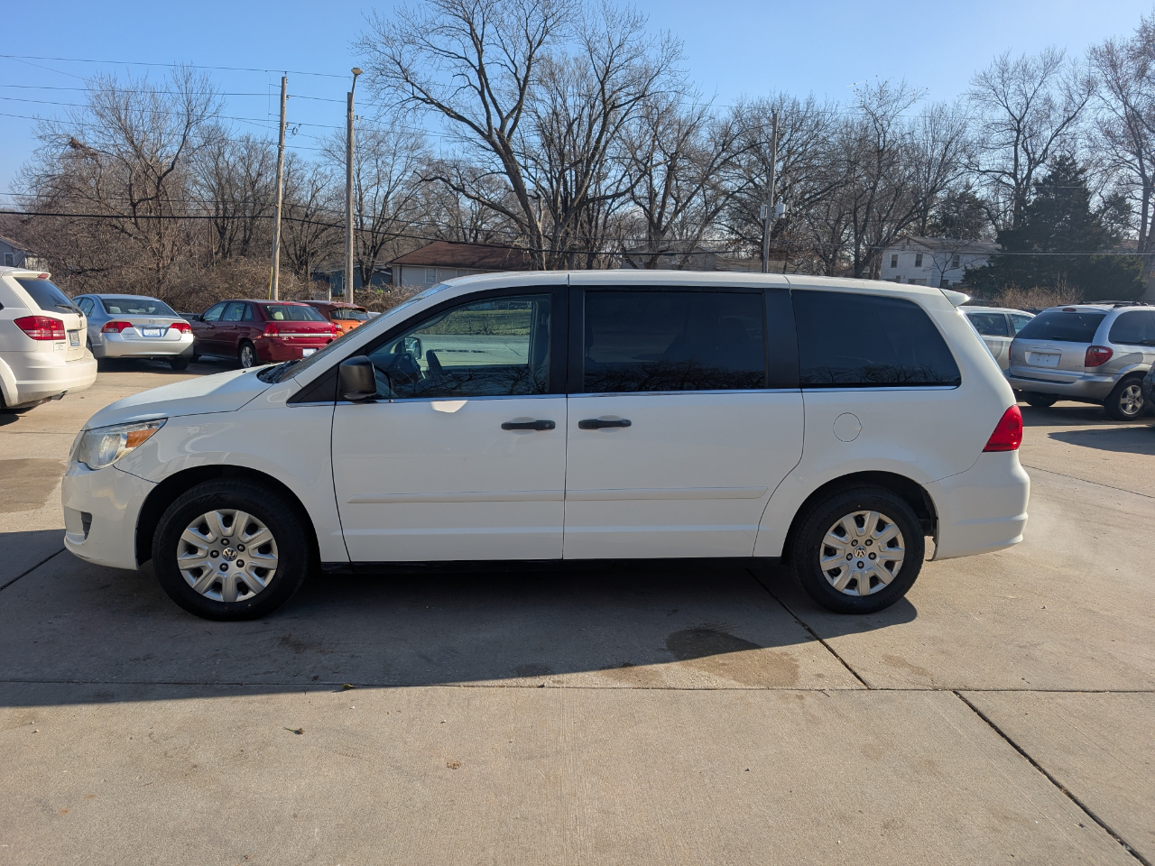 Volkswagen Routan S 2011
