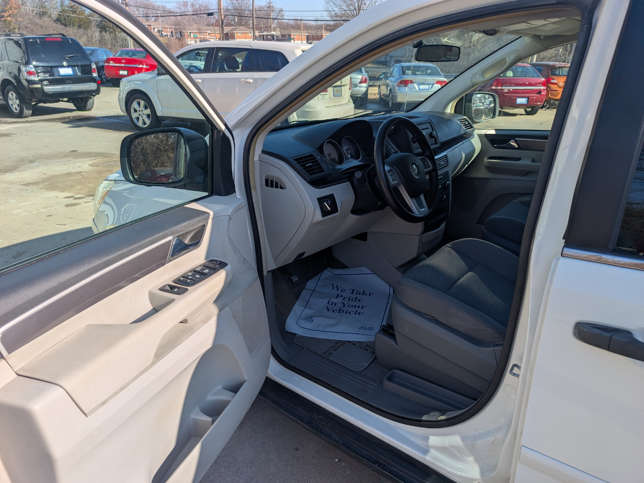 Volkswagen Routan S 2011