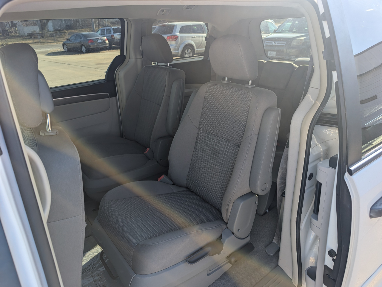 Volkswagen Routan S 2011