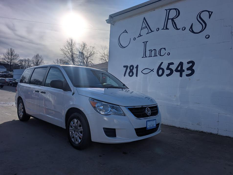 Volkswagen Routan S 2011