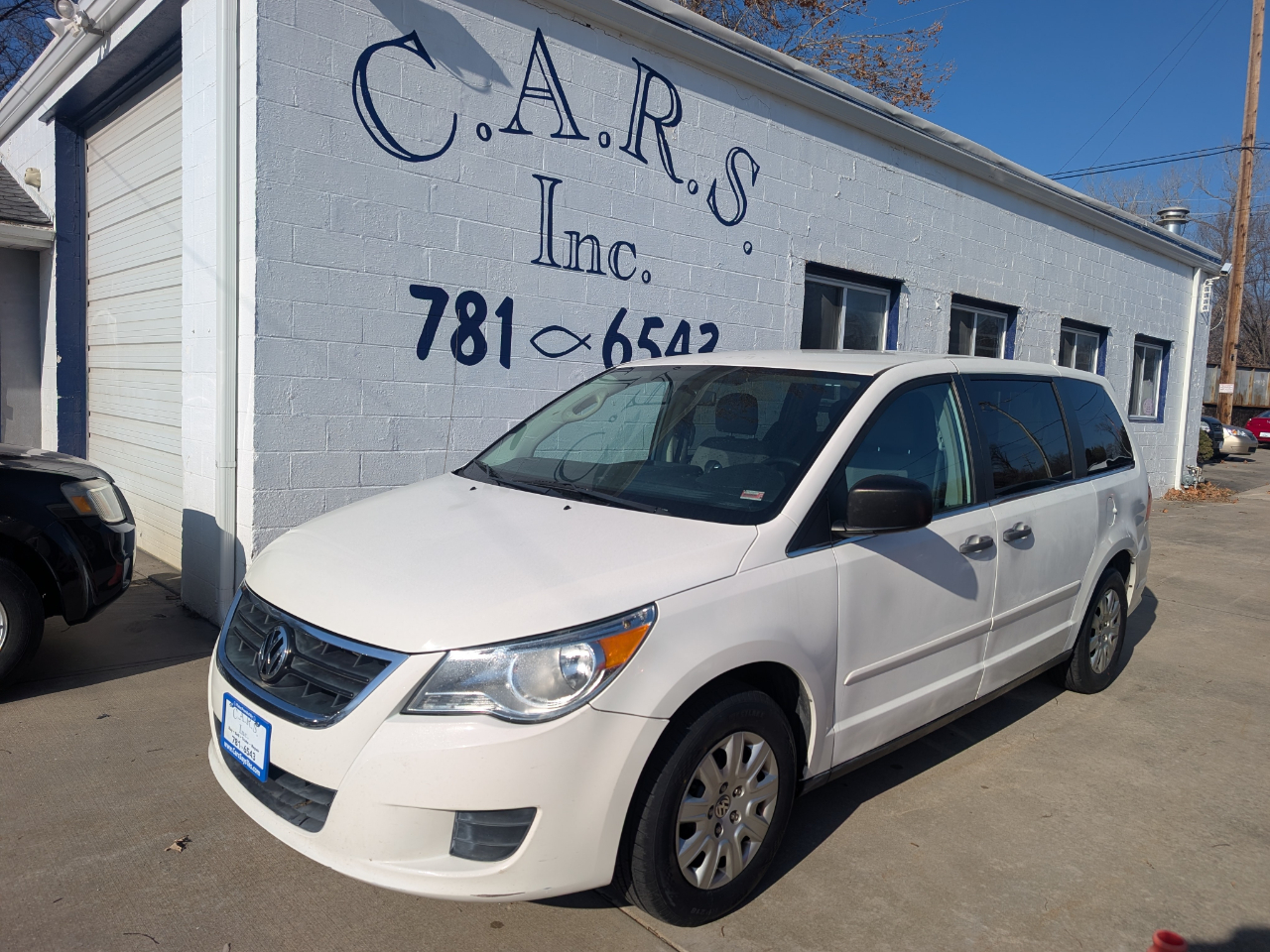 2011 Volkswagen Routan S's photo