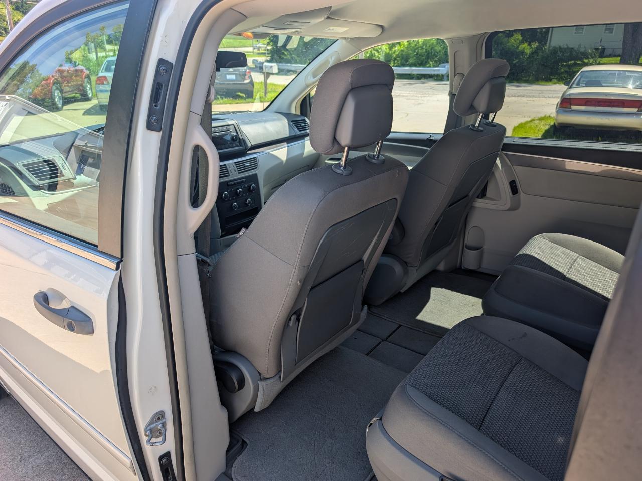Volkswagen Routan S 2011