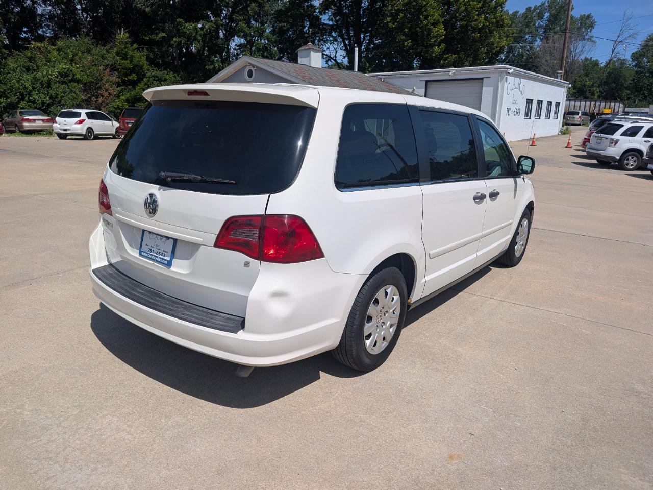 Volkswagen Routan S 2011