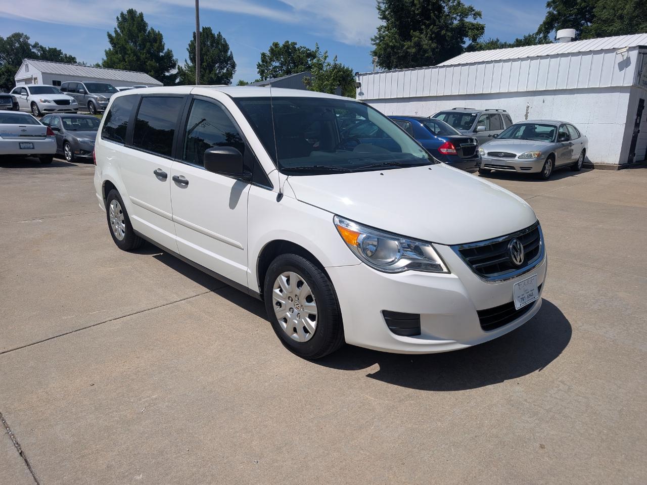 Volkswagen Routan S 2011