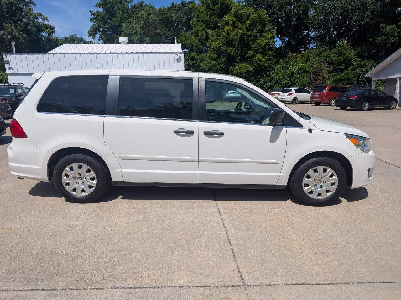 Volkswagen Routan S 2011