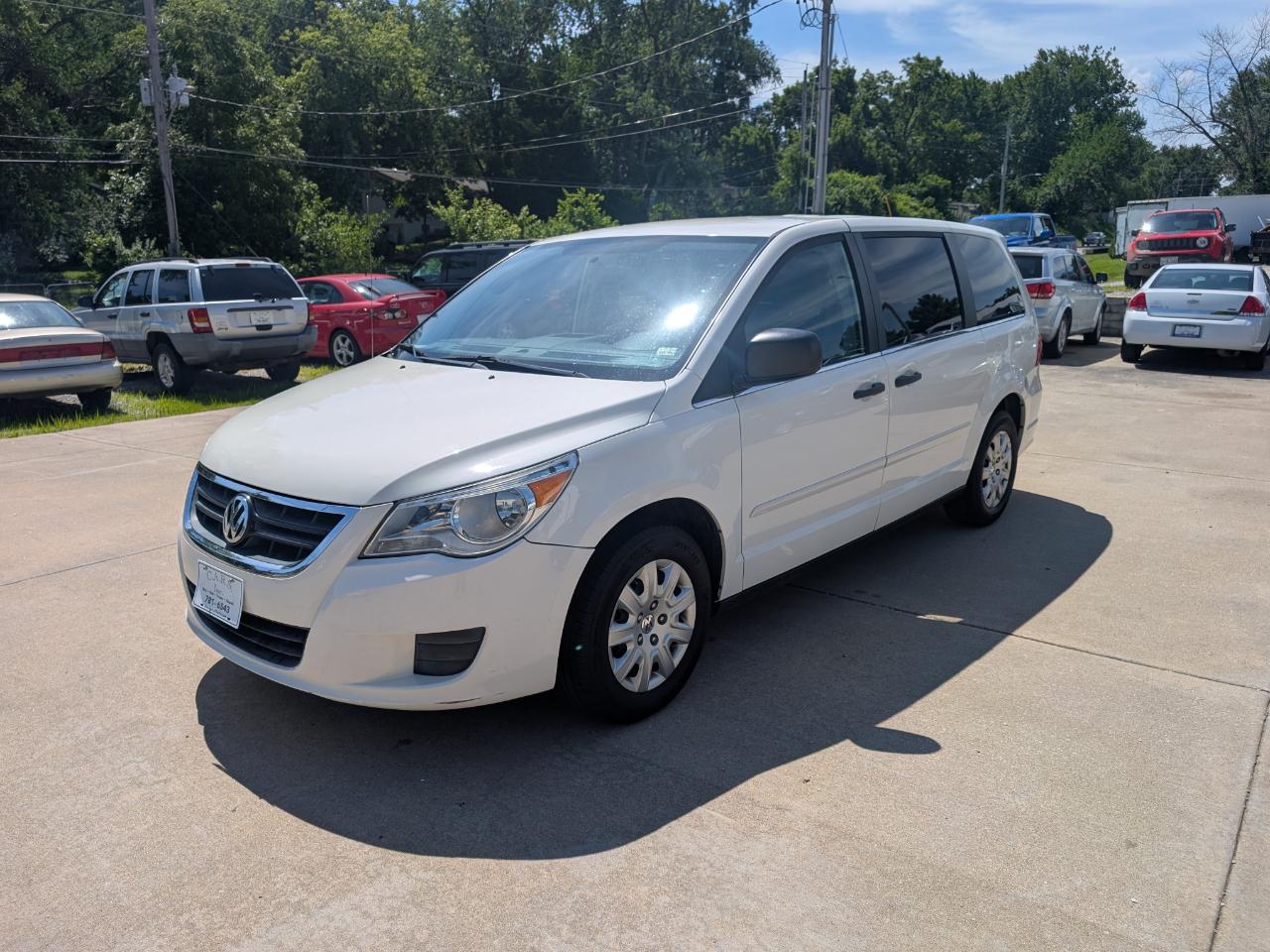 Volkswagen Routan S 2011