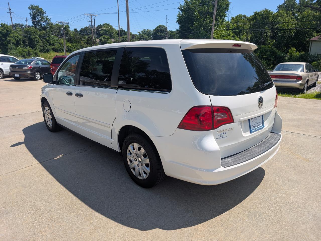 Volkswagen Routan S 2011