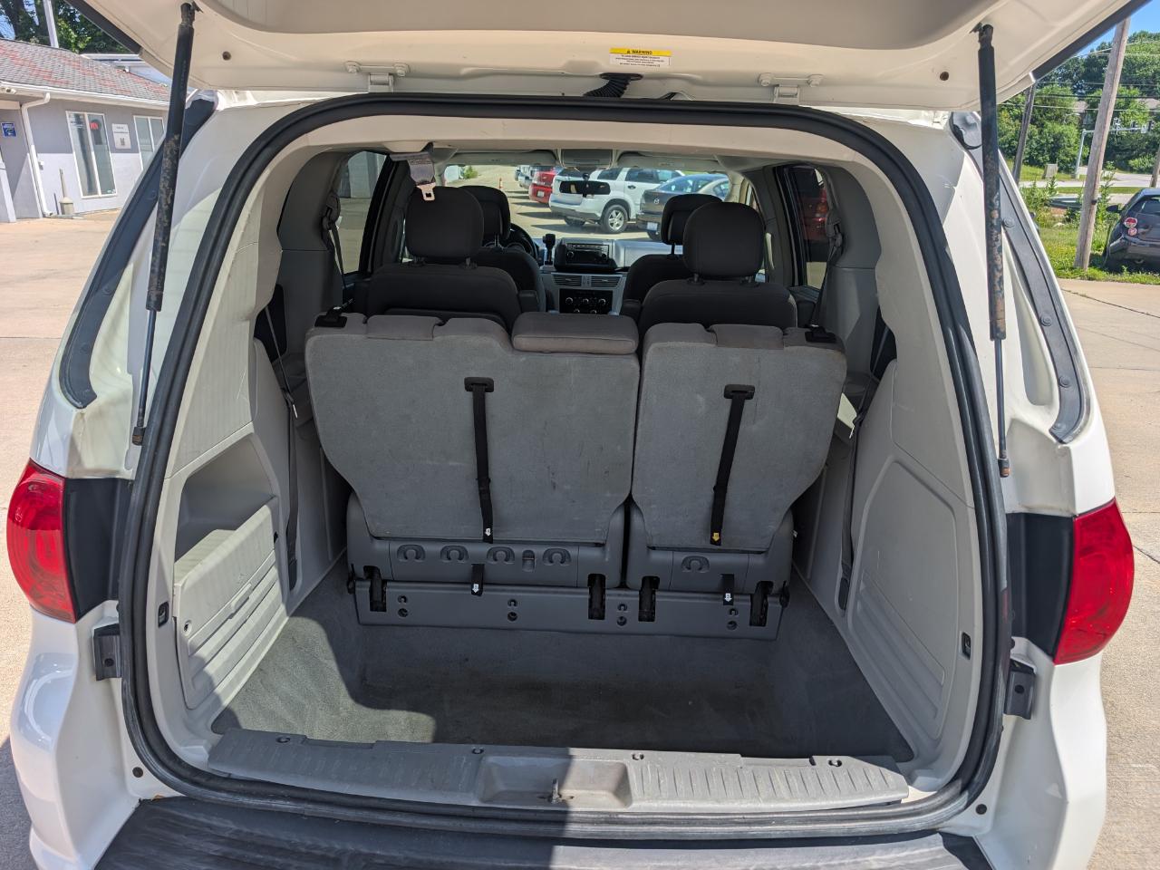 Volkswagen Routan S 2011