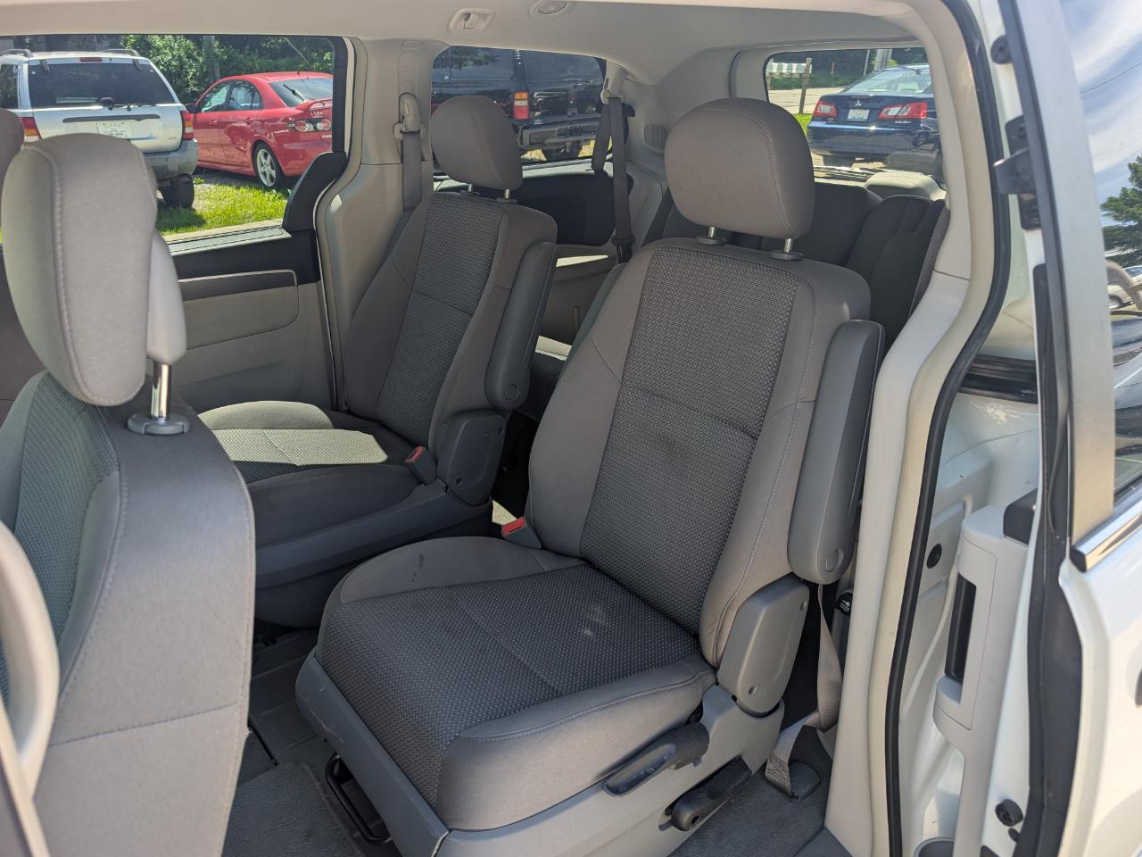 Volkswagen Routan S 2011