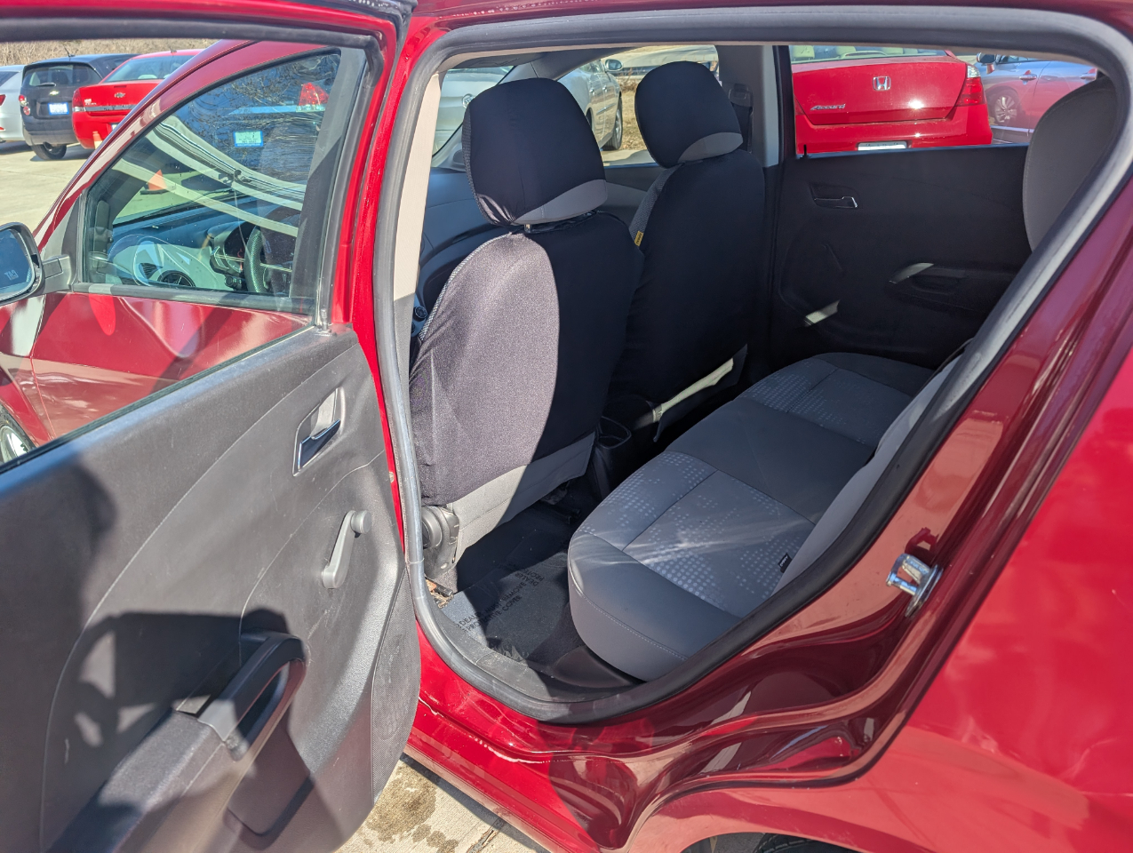 Chevrolet Sonic 1LS 5-Door 2012