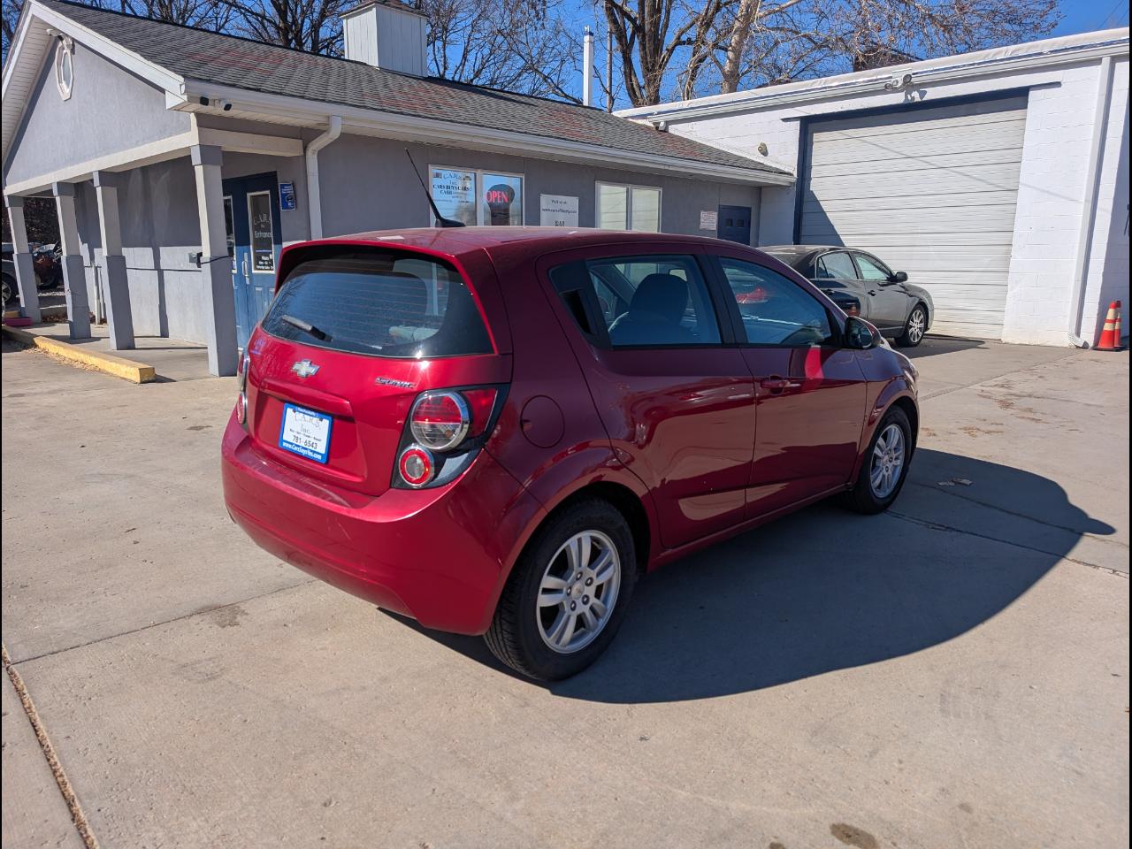 Chevrolet Sonic 1LS 5-Door 2012