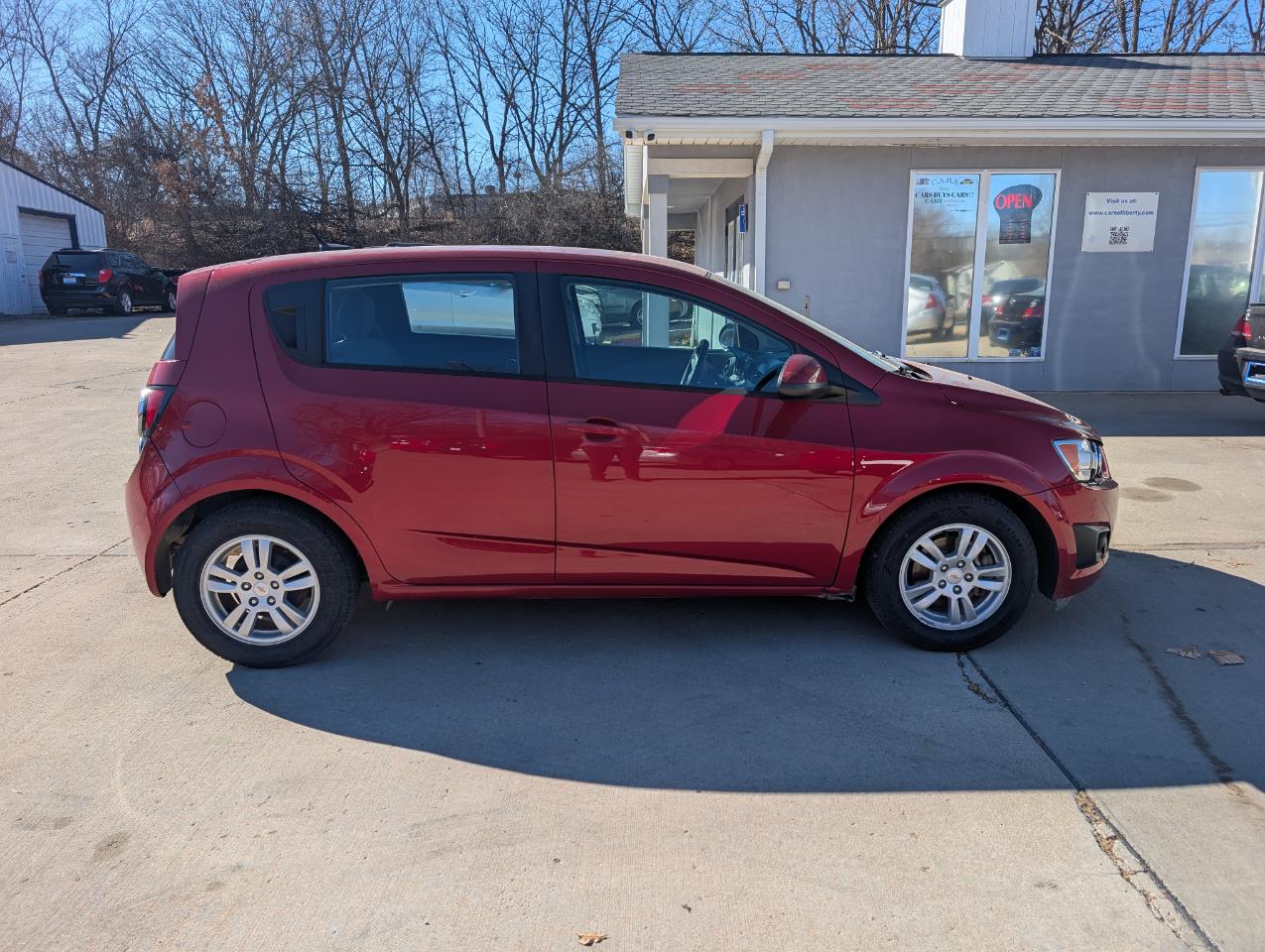 Chevrolet Sonic 1LS 5-Door 2012