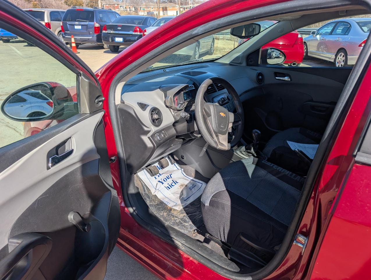 Chevrolet Sonic 1LS 5-Door 2012