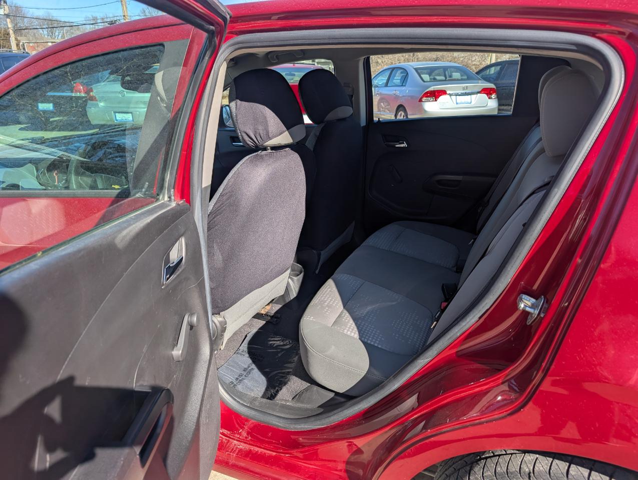 Chevrolet Sonic 1LS 5-Door 2012