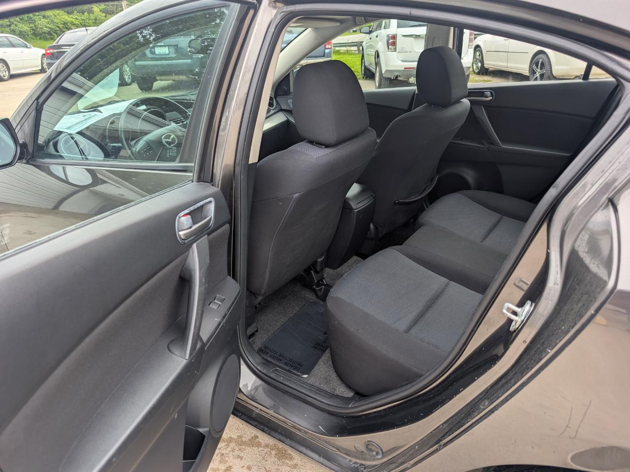 Mazda MAZDA3 i Touring 4-door 2010