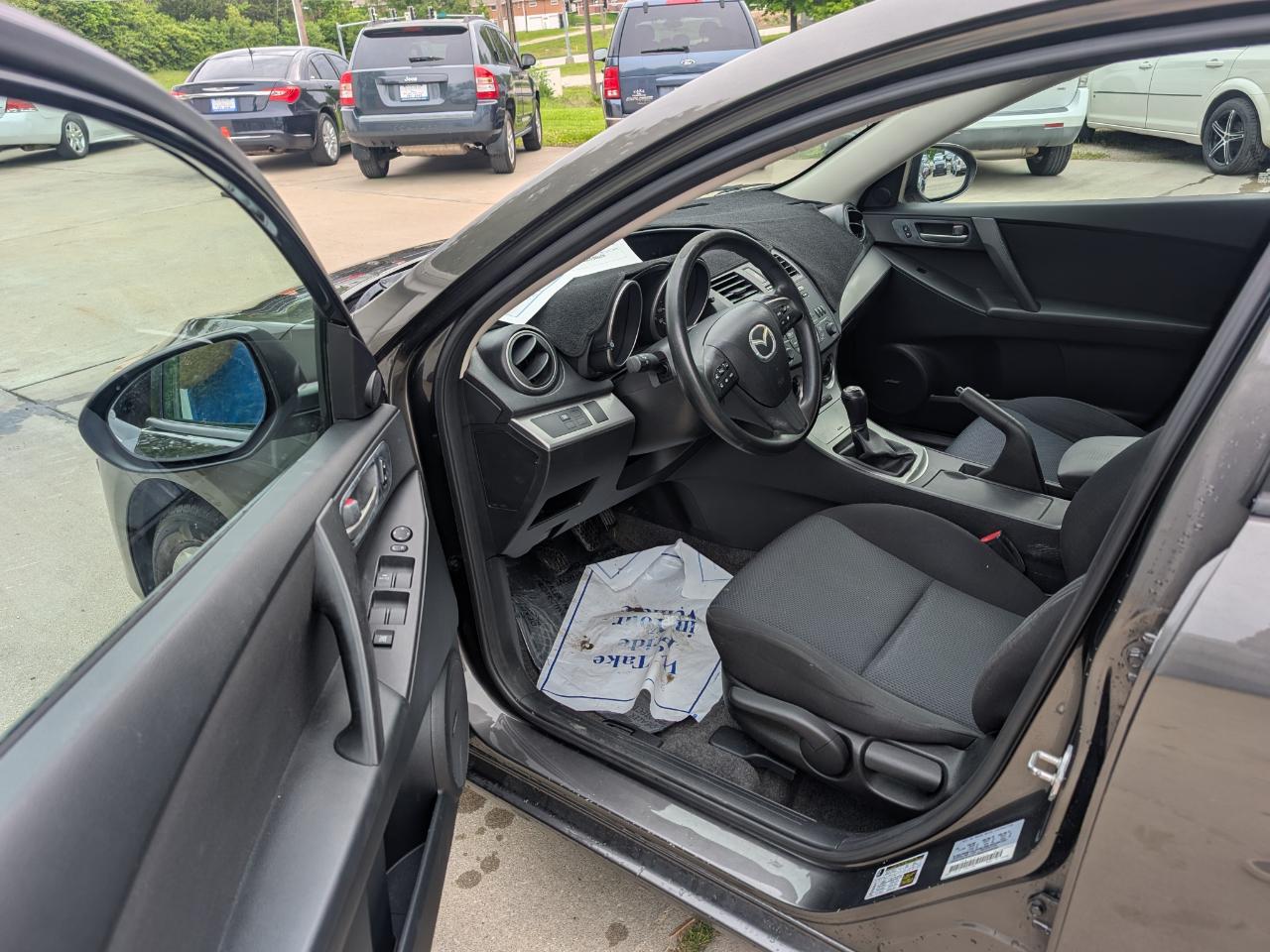 Mazda MAZDA3 i Touring 4-door 2010