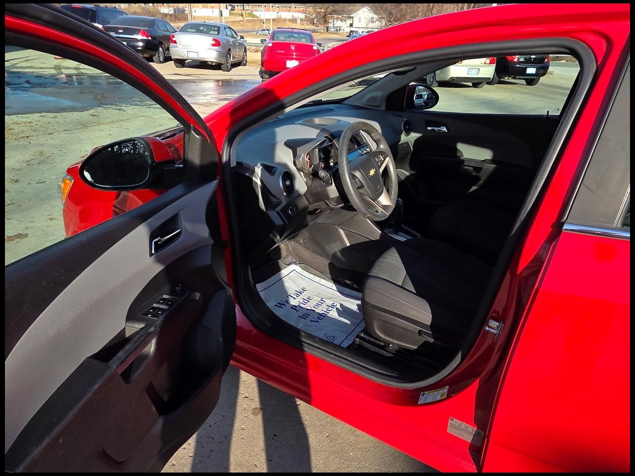 Chevrolet Sonic 2LT 5-Door 2012