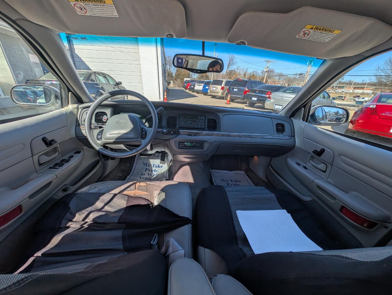 Ford Crown Victoria LX 2000