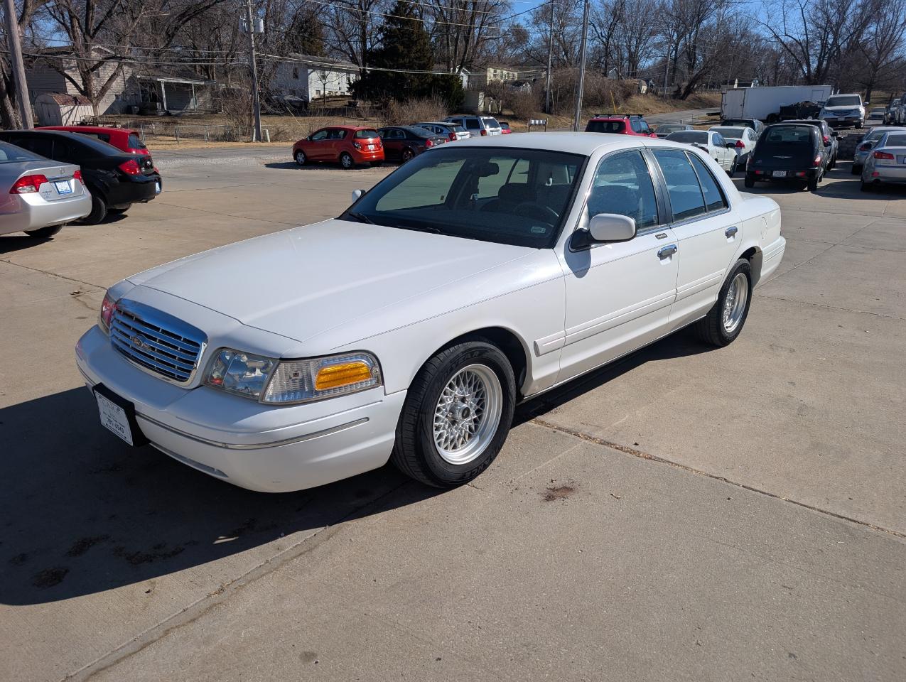 Ford Crown Victoria LX 2000