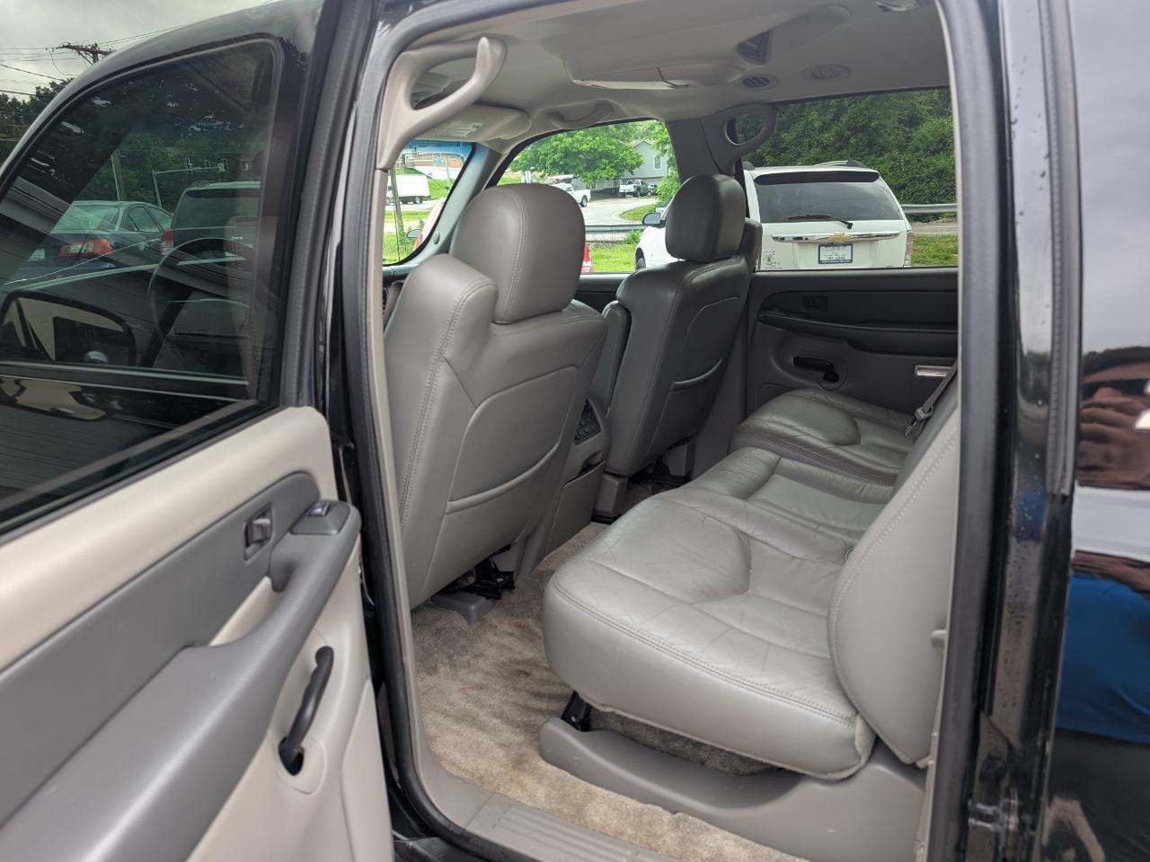 Chevrolet Suburban 1500 4WD 2003