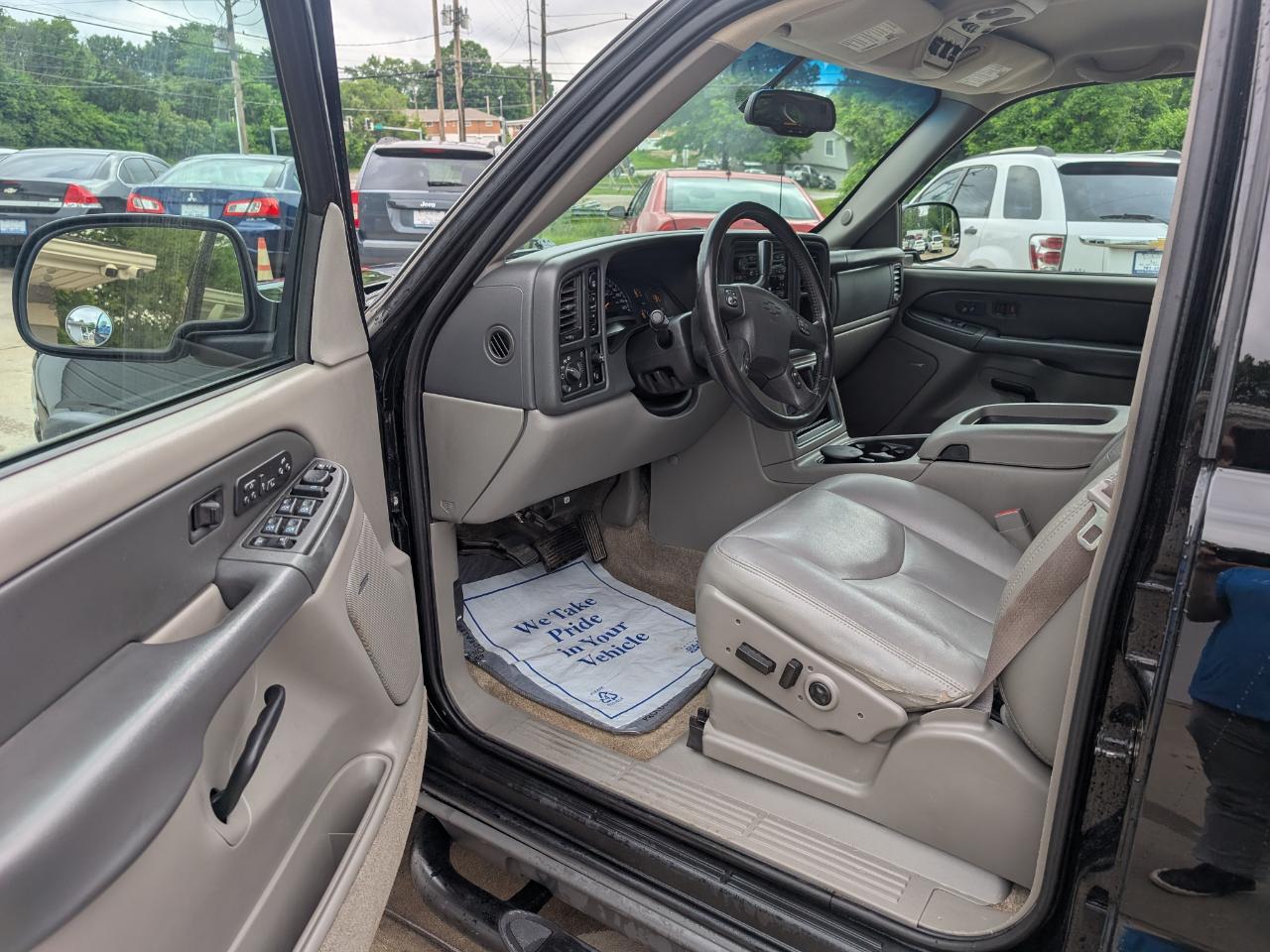 Chevrolet Suburban 1500 4WD 2003