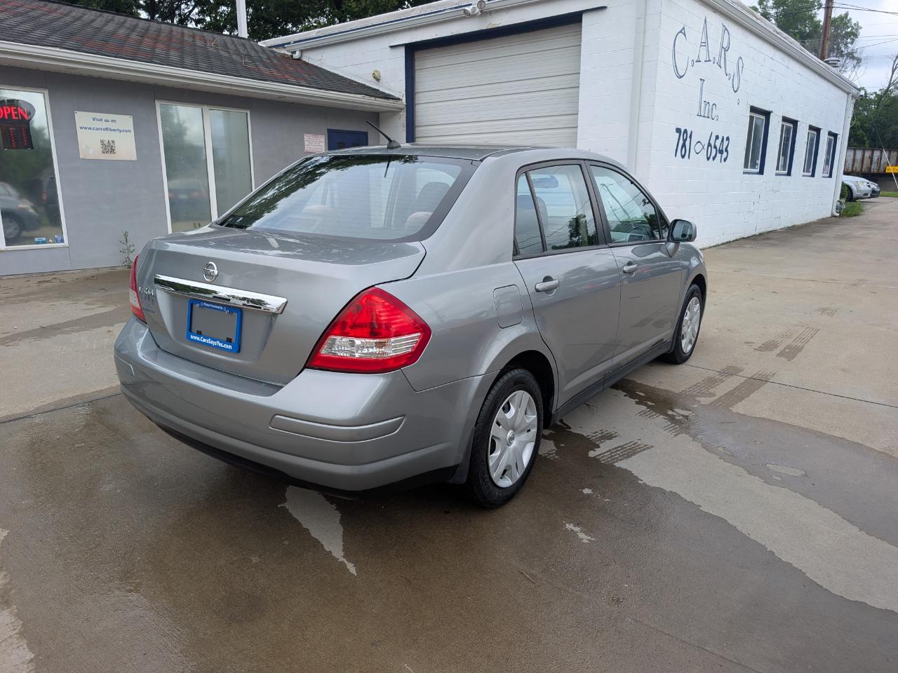 Nissan Versa 1.8 S Sedan 2010