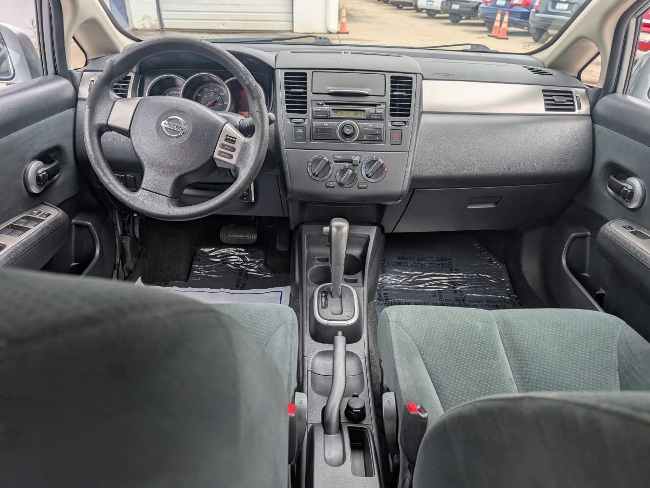 Nissan Versa 1.8 S Sedan 2010