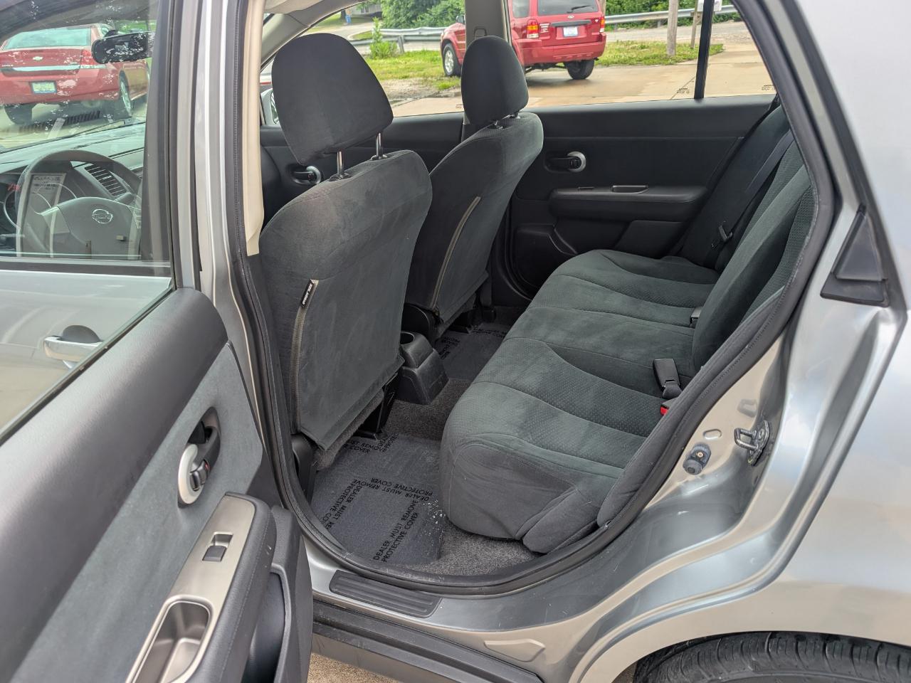 Nissan Versa 1.8 S Sedan 2010