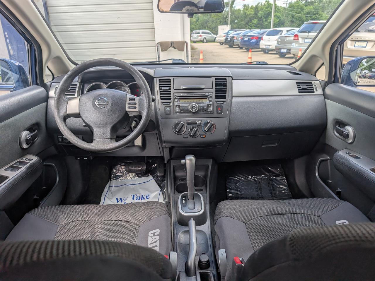 Nissan Versa 1.8 SL Sedan 2011