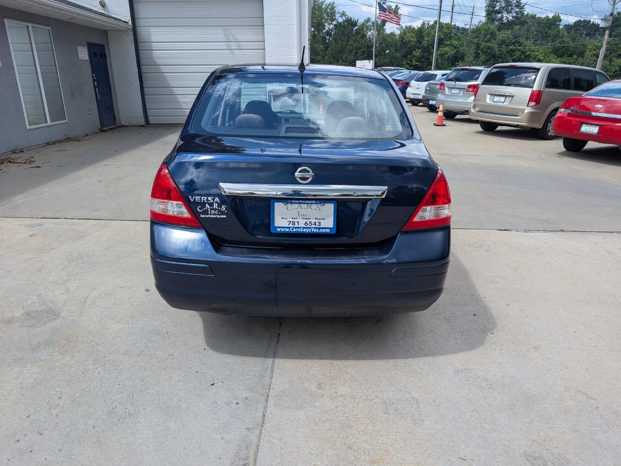 Nissan Versa 1.8 SL Sedan 2011