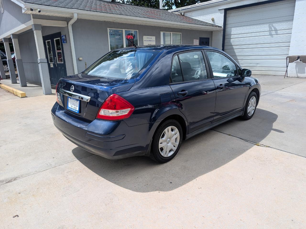 Nissan Versa 1.8 SL Sedan 2011