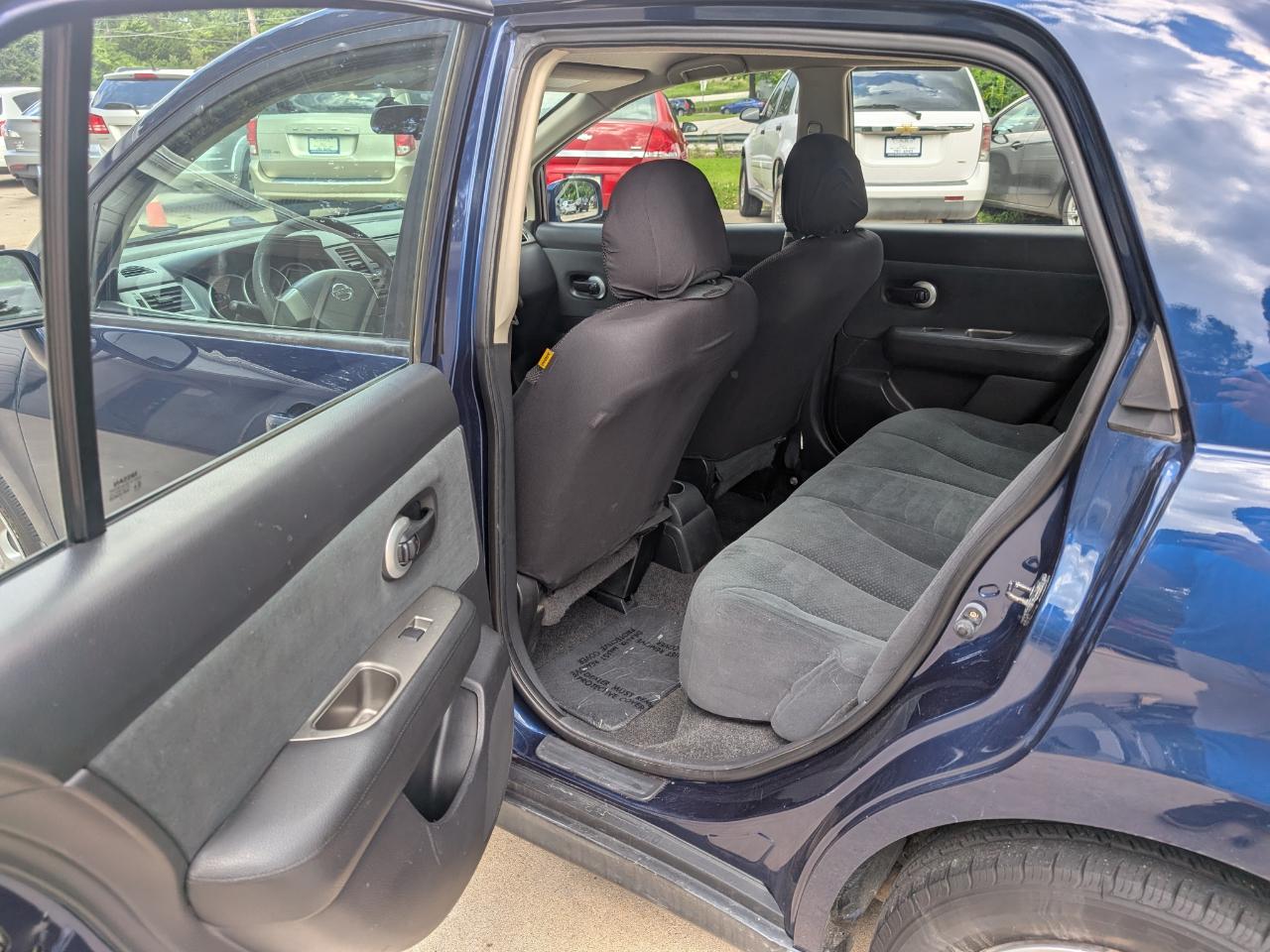 Nissan Versa 1.8 SL Sedan 2011